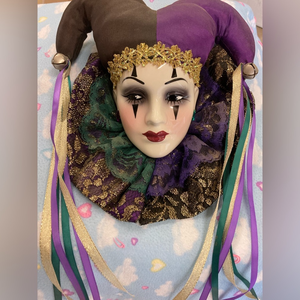 Jester wall mask